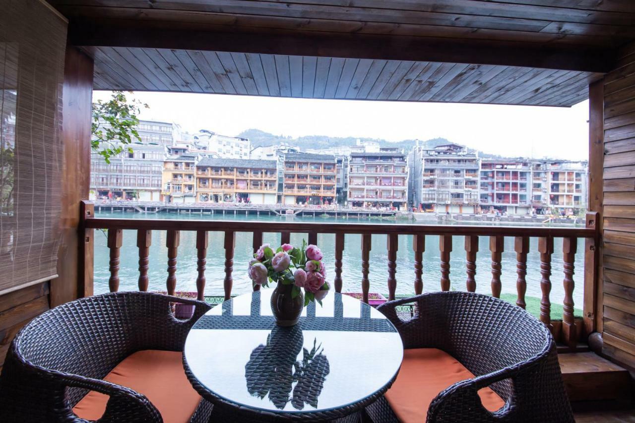 Flower Time Inn Fenghuang Exteriör bild