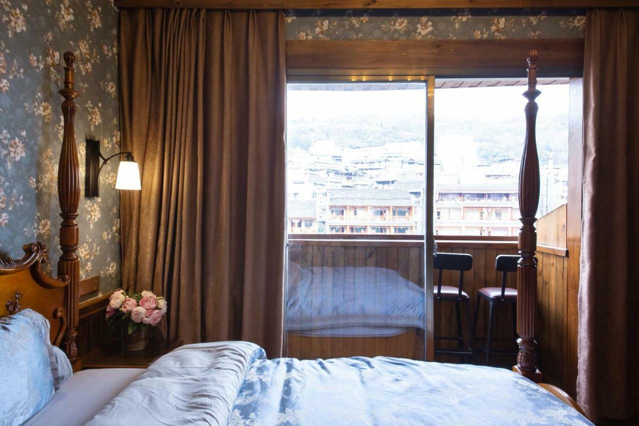 Flower Time Inn Fenghuang Exteriör bild