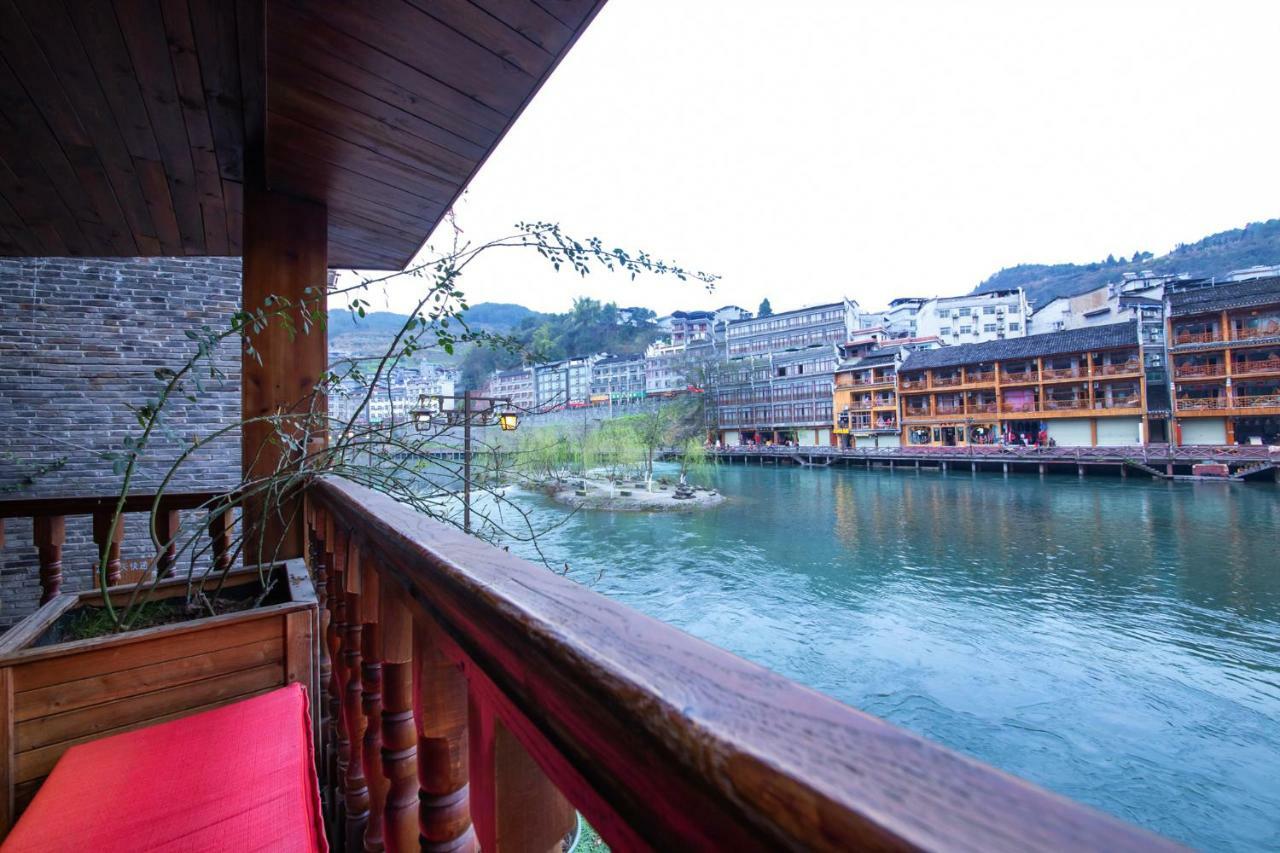 Flower Time Inn Fenghuang Exteriör bild