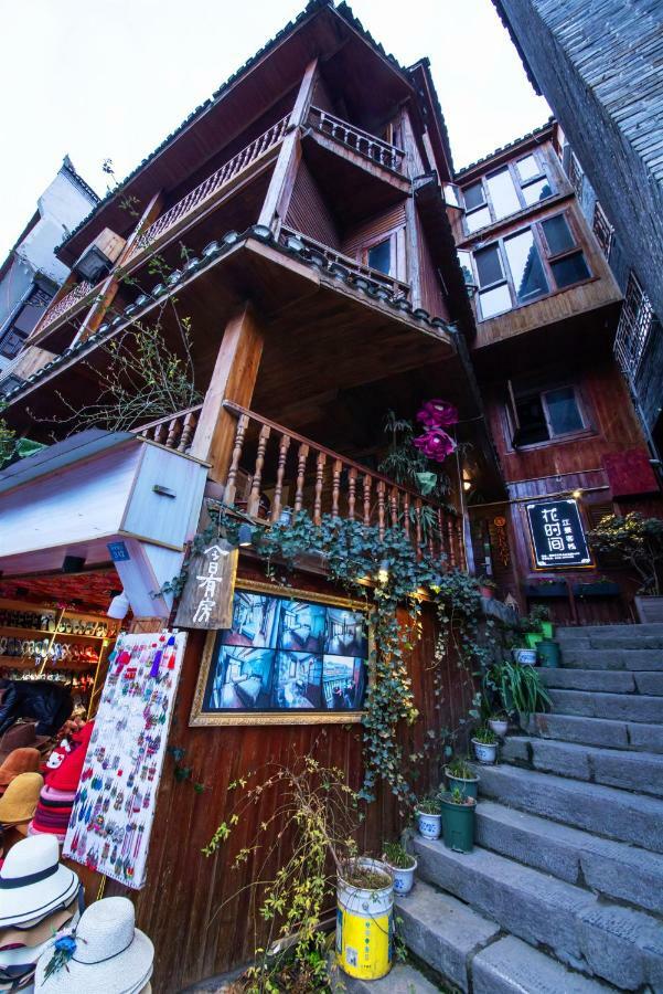 Flower Time Inn Fenghuang Exteriör bild