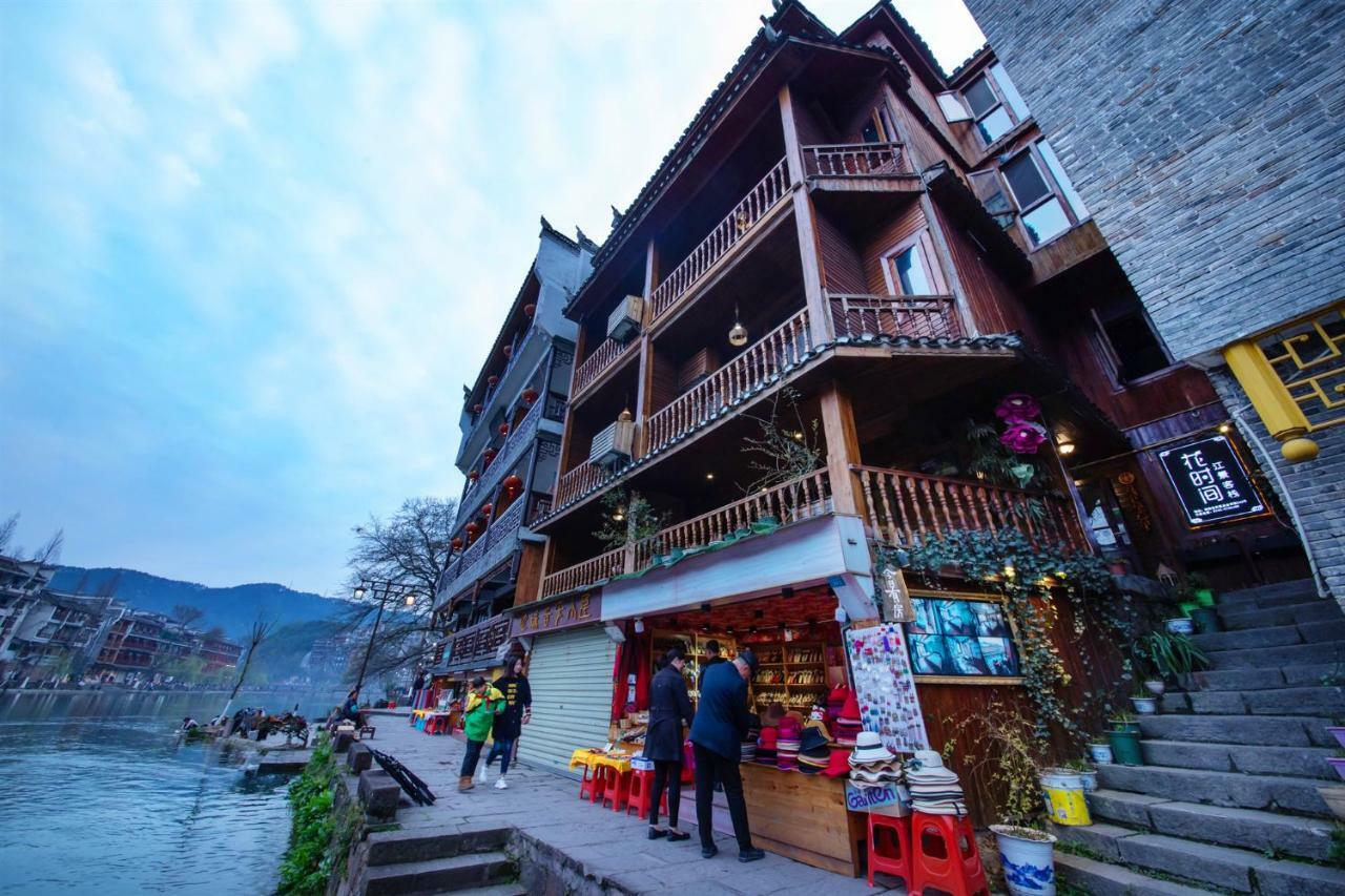 Flower Time Inn Fenghuang Exteriör bild