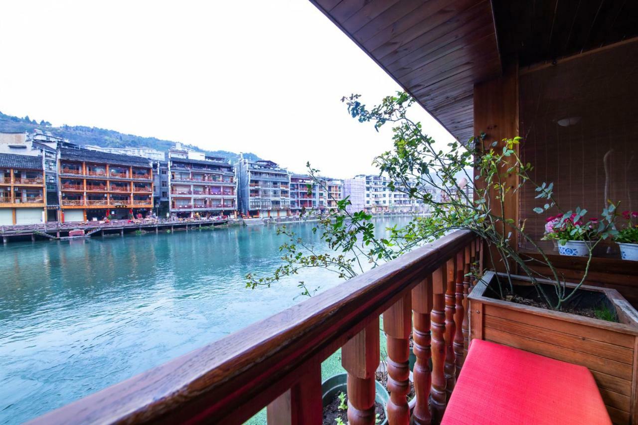 Flower Time Inn Fenghuang Exteriör bild